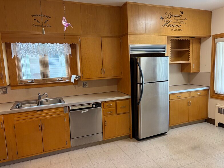 More Photos Of 1031 Columbus Ave, Sandusky Flex For Sale