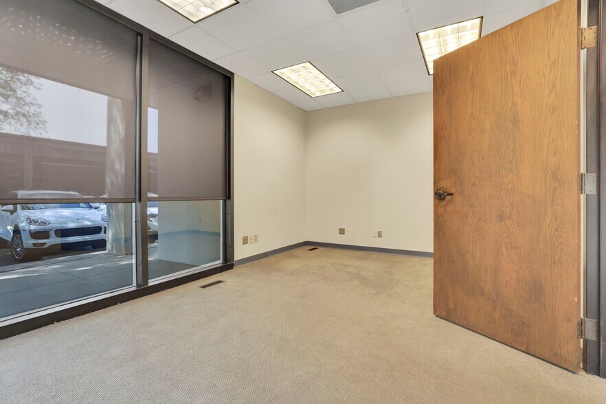 More Photos Of 141 E Town St, Columbus Office Residential For Lease