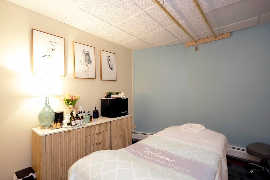 More Photos Of 597 Dartmouth St, Dartmouth Office For Sale