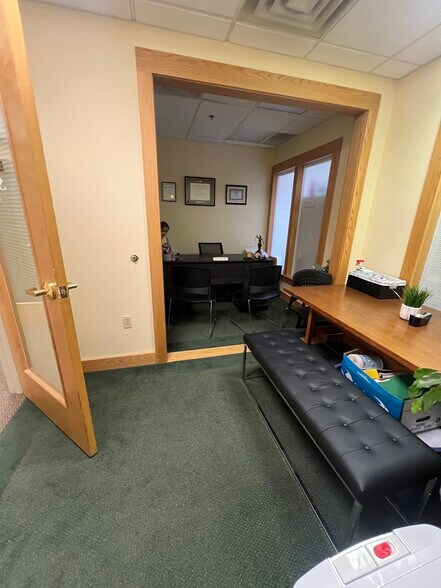More Photos Of 1060 Osgood St, North Andover Storefront Retail Office For Lease