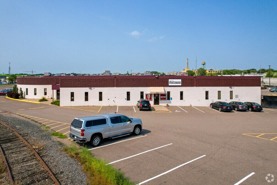 More Photos Of 652-684 Transfer Rd, Saint Paul Light Manufacturing For Lease