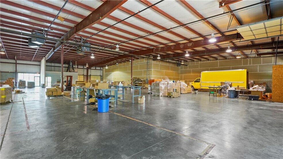 More Photos Of 1053-1071 W Innovation Dr, Kearney Warehouse For Lease