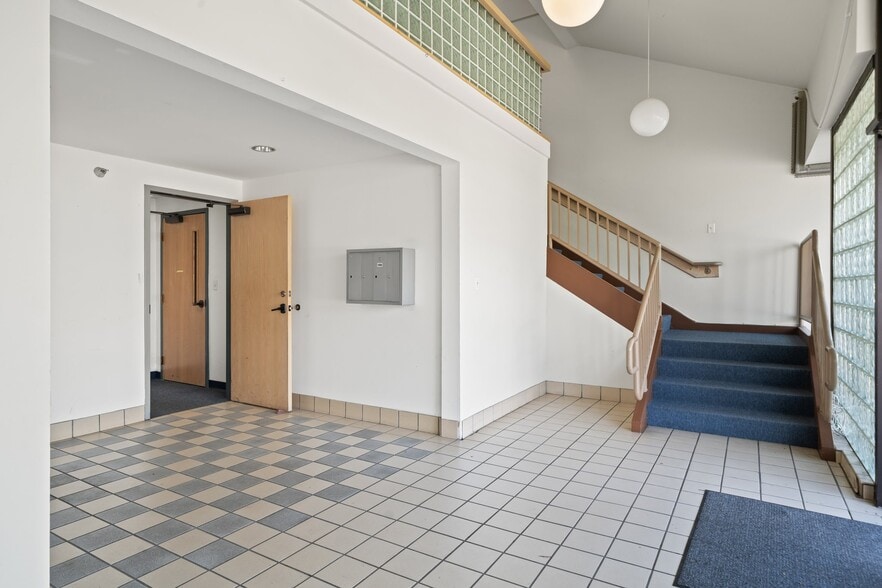 More Photos Of 1321 Martin Luther King Jr Way, Tacoma Loft Creative Space For Lease