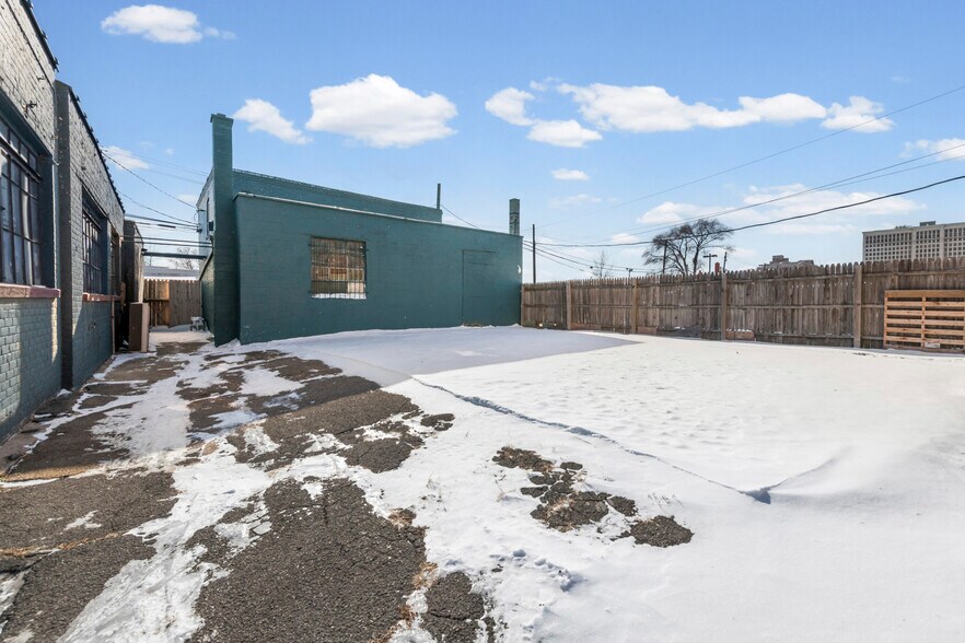 More Photos Of 3003 E Grand Blvd, Detroit Showroom For Lease