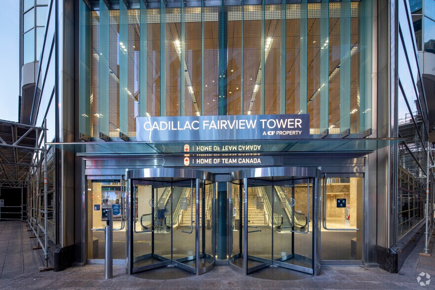 More Photos Of 20 Queen St W, Toronto Office For Lease