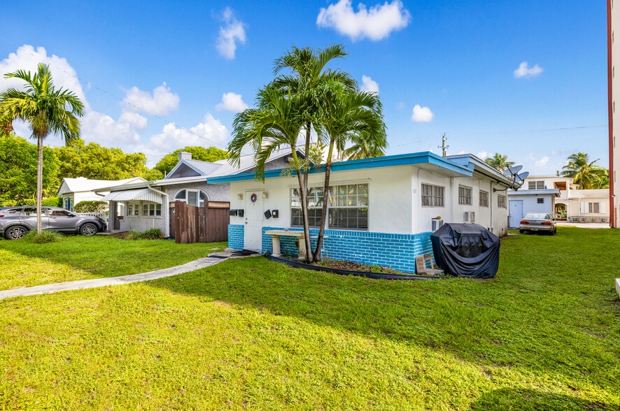 Primary Photo Of 1711 Buchanan St, Hollywood Apartments For Sale