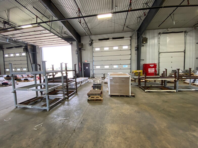 More Photos Of 517 Well St, Williston Warehouse For Sale