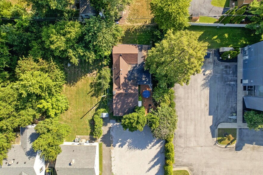 More Photos Of 409 Marquette Dr, Louisville Office For Sale