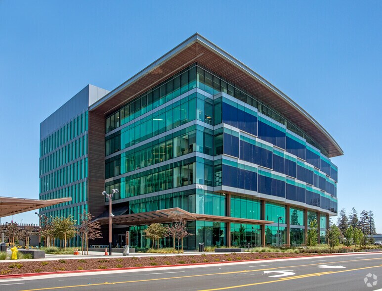 More Photos Of 835 Industrial Rd, San Carlos Research And Development For Lease