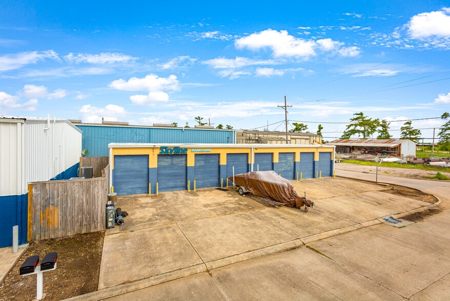 More Photos Of 4004-4002 Laviosier St, Chalmette Warehouse For Sale