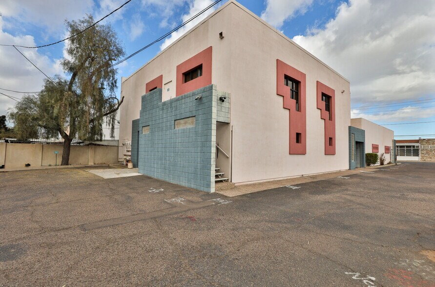 More Photos Of 2641 E McDowell Rd, Phoenix Loft Creative Space For Lease