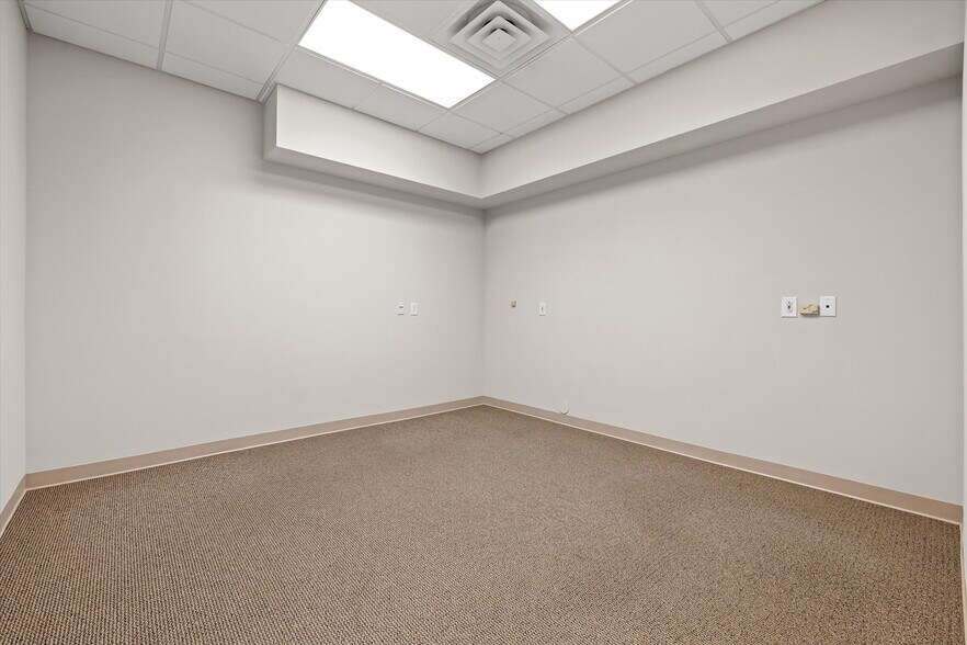 More Photos Of 7446 Shallowford Rd, Chattanooga Medical For Lease