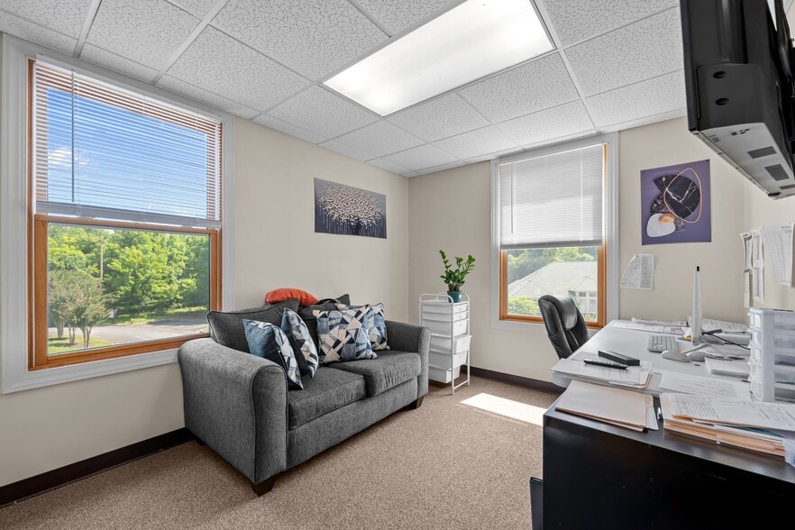 More Photos Of 2961 Crouse Ln, Burlington Medical For Lease