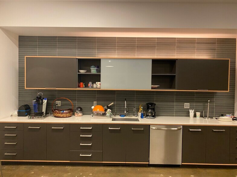 More Photos Of 20310 Plummer St, Chatsworth Manufacturing For Lease