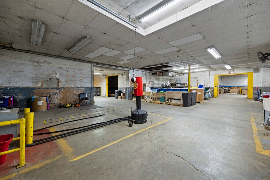 More Photos Of 419 W Market St, Sandusky Light Distribution For Sale