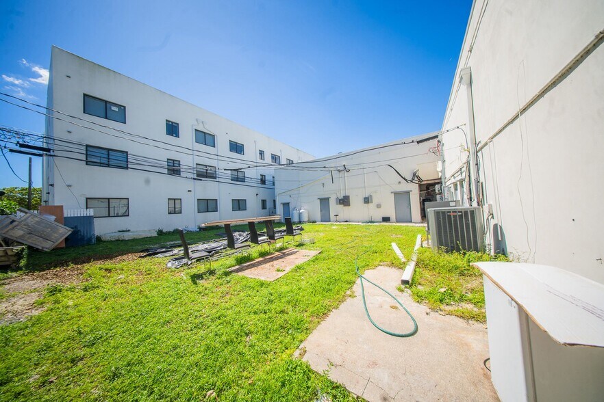 More Photos Of 1788-1792 SW 8th St, Miami General Retail For Sale