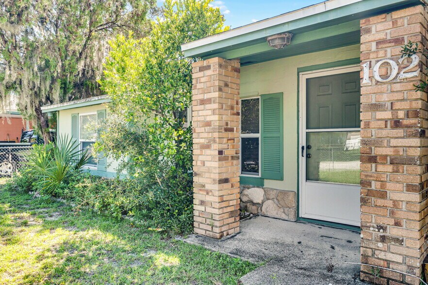 More Photos Of 102 Orange Ave, Edgewater Flex For Sale