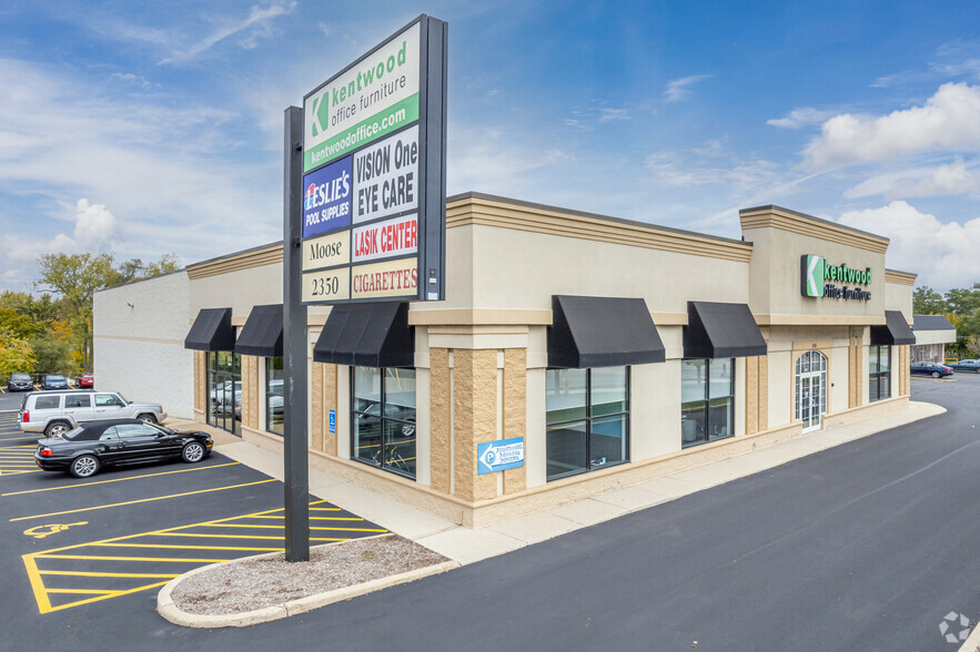 Primary Photo Of 310-330 W Roosevelt Rd, Lombard General Retail For Lease