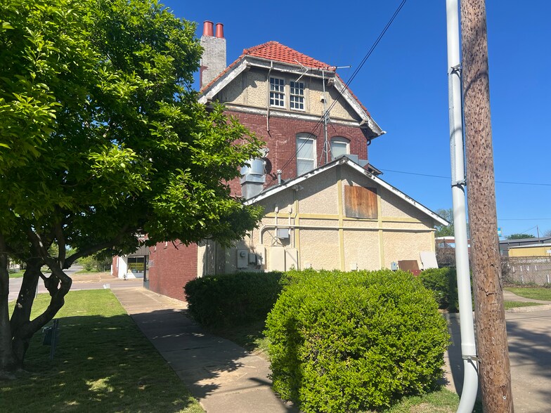 More Photos Of 821 W Broadway St, Muskogee Restaurant For Sale