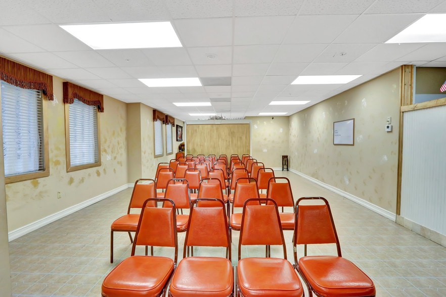 More Photos Of 4050 Westgate Ave, West Palm Beach Showroom For Lease