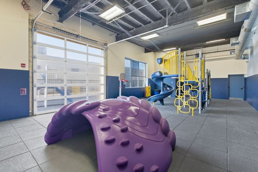 More Photos Of 7520 State Rd, Philadelphia Warehouse For Lease