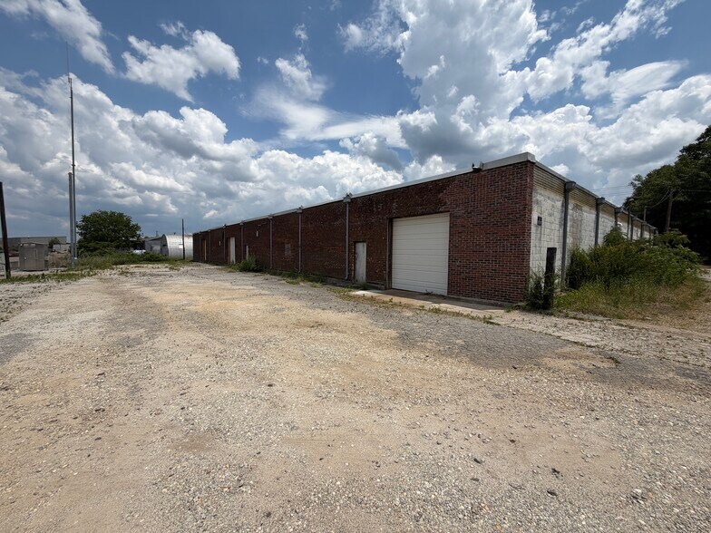 Primary Photo Of 29 E Warehouse Ct, Taylors Warehouse For Sale