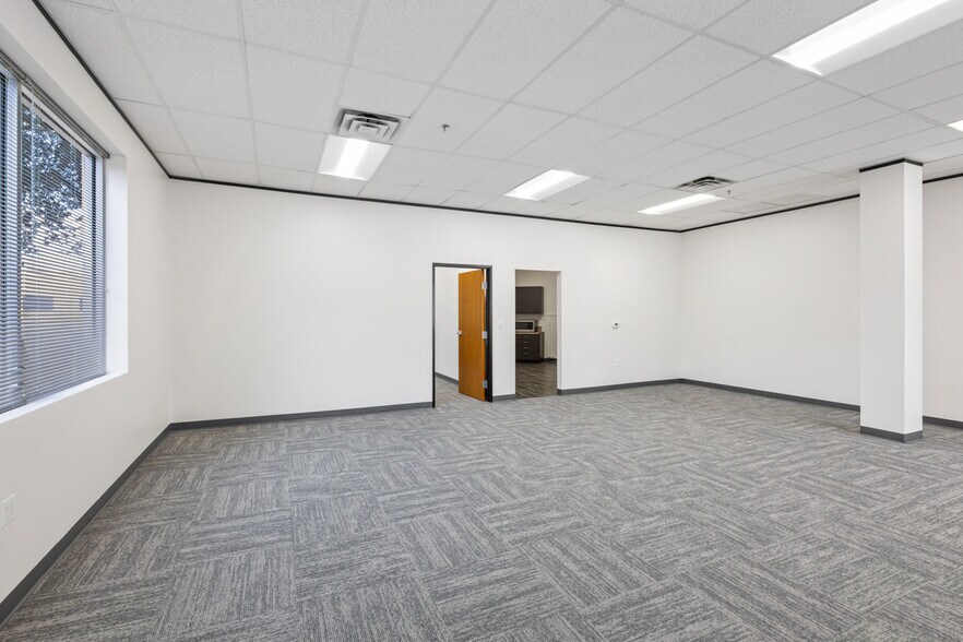 More Photos Of 9229 Waterford Centre Blvd, Austin Unknown For Lease