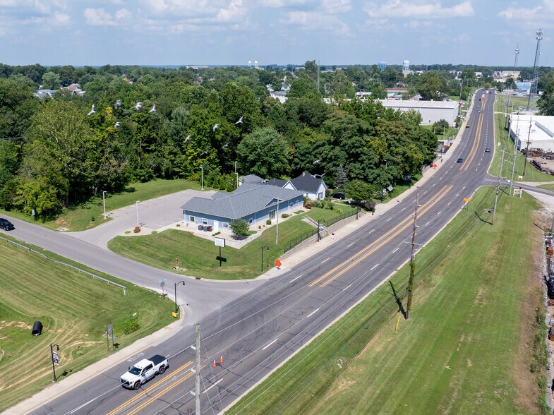 More Photos Of 2221 John Williams Blvd, Bedford Office For Sale