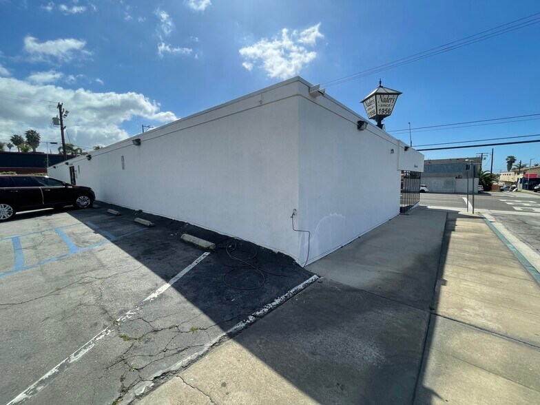 More Photos Of 3301 E Pacific Coast Hwy, Signal Hill Freestanding For Sale