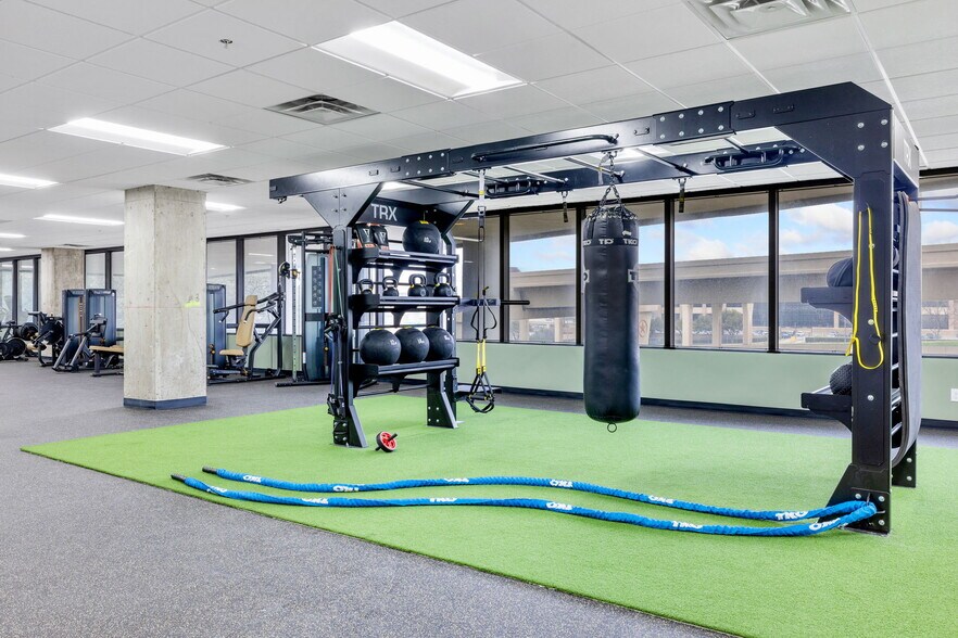 More Photos Of 8390 Lyndon B Johnson Fwy, Dallas Medical For Lease