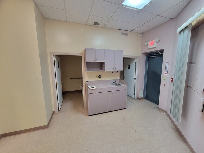 More Photos Of 616 Main St, Tewksbury Unknown For Lease