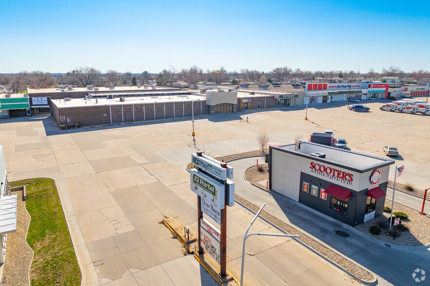 More Photos Of 1700 S Center St, Marshalltown General Retail For Sale