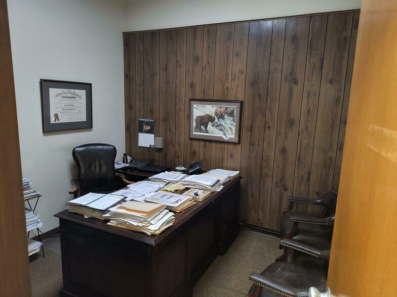 More Photos Of 8146 Calumet Ave, Munster Office For Lease