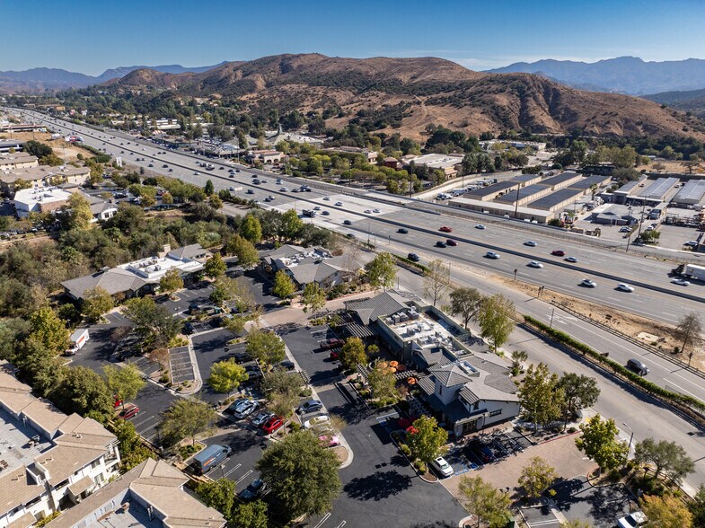 More Photos Of 29105-29125 Canwood St, Agoura Hills Restaurant For Lease