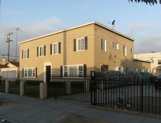 More Photos Of 1323 Walnut Ave, Long Beach Apartments For Sale