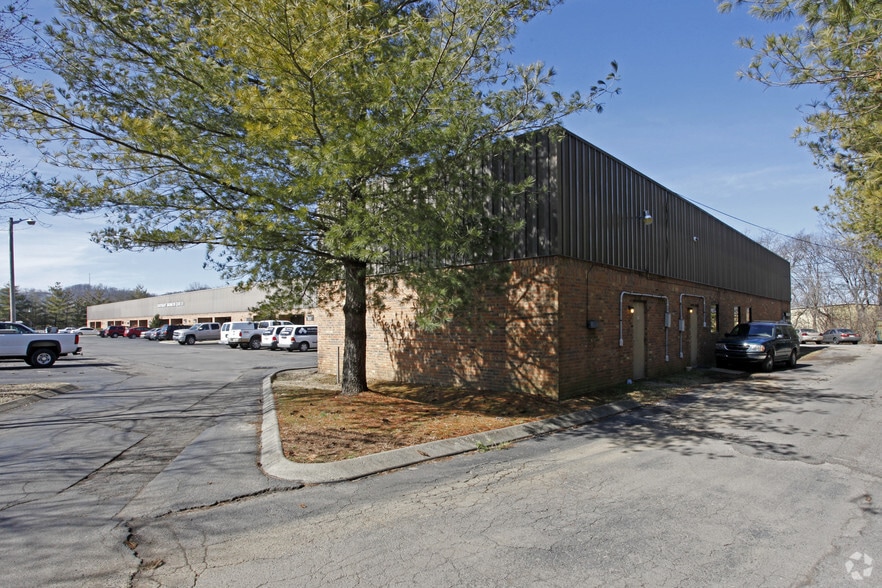 More Photos Of 105 Southeast Pky, Franklin Office For Sale
