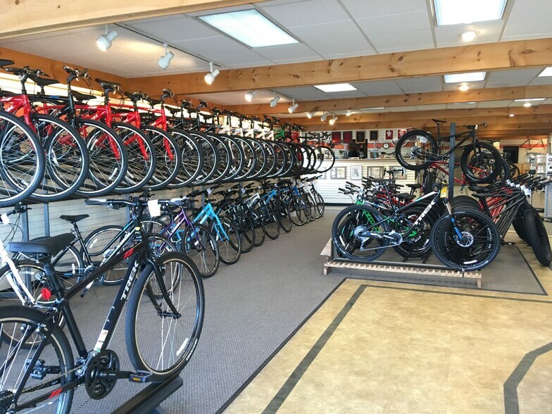 More Photos Of 1421 S Main St, West Bend Freestanding For Sale