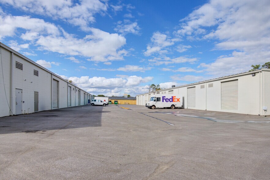More Photos Of 5121 Bowden Rd, Jacksonville Light Manufacturing For Lease