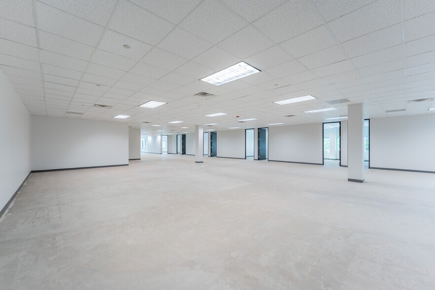 More Photos Of 1750 Valley View Ln, Dallas Office For Sale