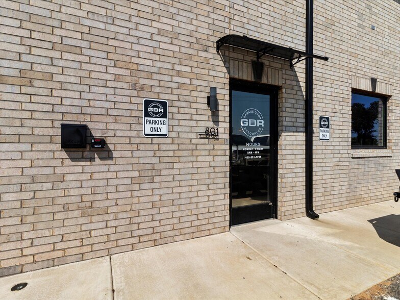 More Photos Of 801 S Tyler Ave, Blanchard Office For Sale