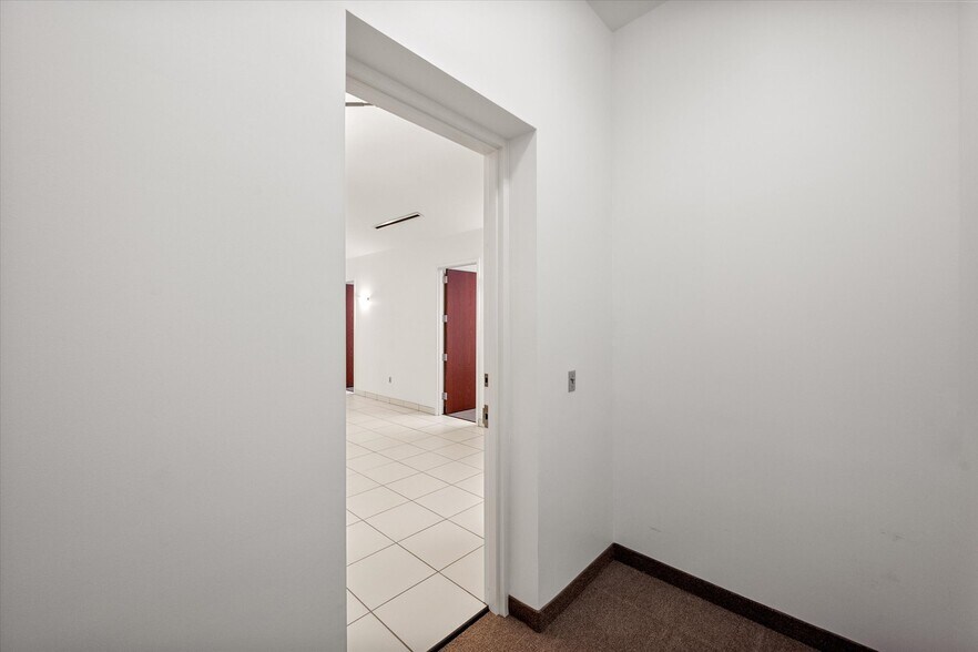 More Photos Of 820 Central Dr, Colleyville Office For Sale