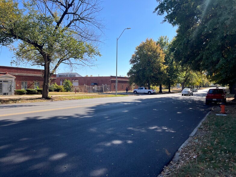 More Photos Of 123 Belmont Blvd, Kansas City Warehouse For Sale