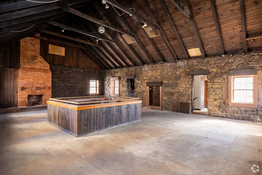 More Photos Of 510 Summit Ave, Jersey City Restaurant For Sale