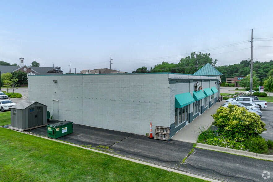 More Photos Of 6936 Grand River Rd, Brighton Freestanding For Lease