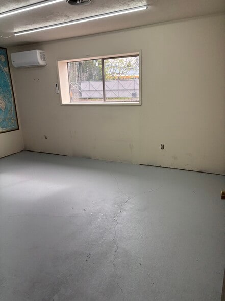 More Photos Of 163 SW Freeman Ave, Hillsboro Warehouse For Lease