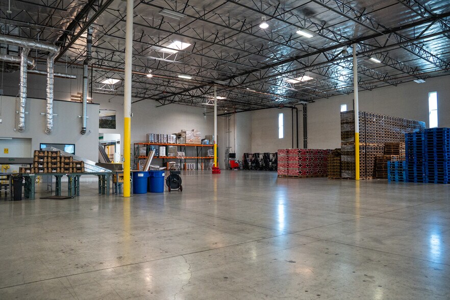 More Photos Of 1901 Eastman Ave, Oxnard Refrigeration Cold Storage For Sale