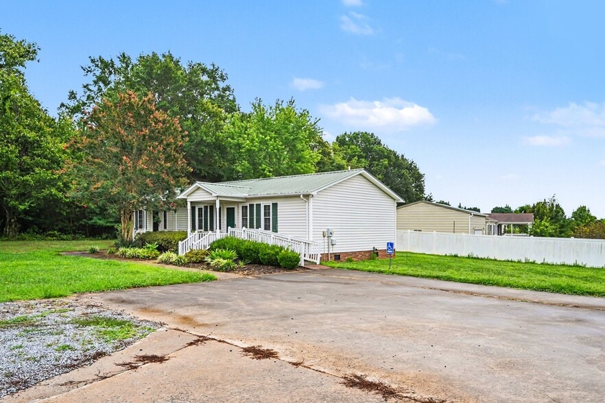 More Photos Of 4009 Polkville Rd, Shelby Freestanding For Sale