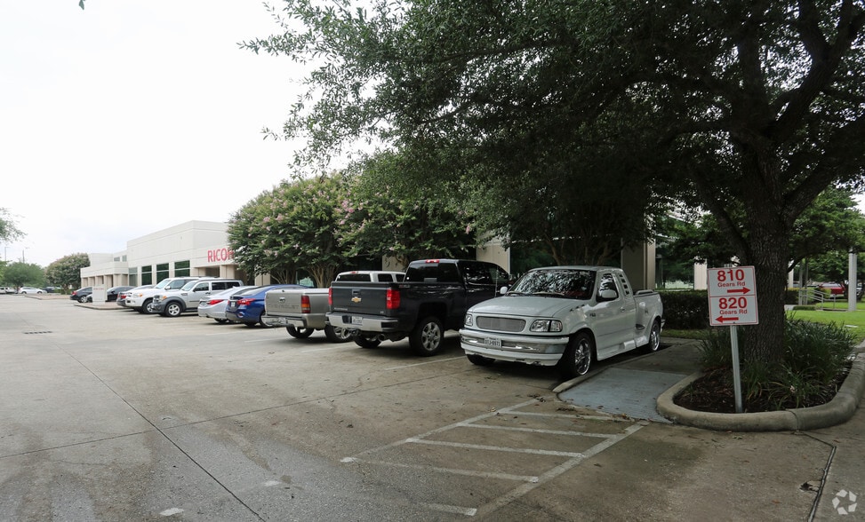 More Photos Of 820 Gears Rd, Houston Office For Sale