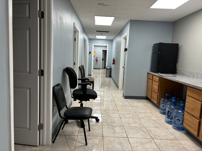 More Photos Of 722 Fairmont Pky, Pasadena Warehouse For Lease