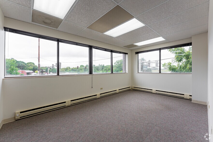 More Photos Of 101 N Virginia St, Crystal Lake Medical For Lease